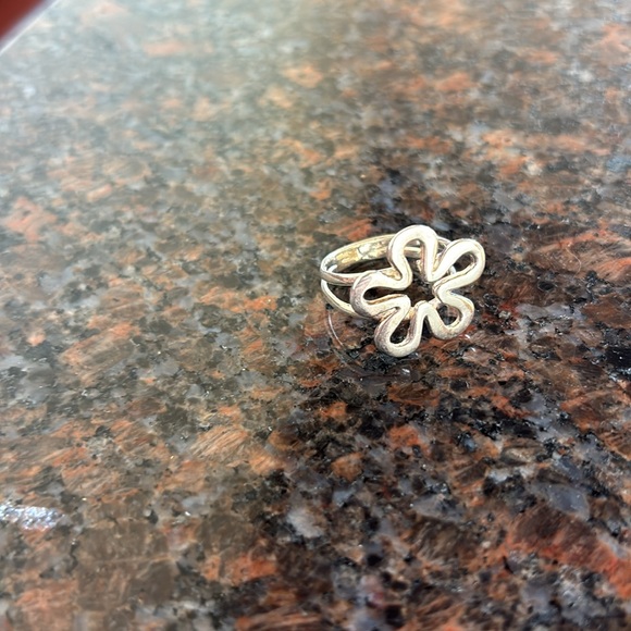 Flower silver ring, 925, size 6.75 - Picture 2 of 2